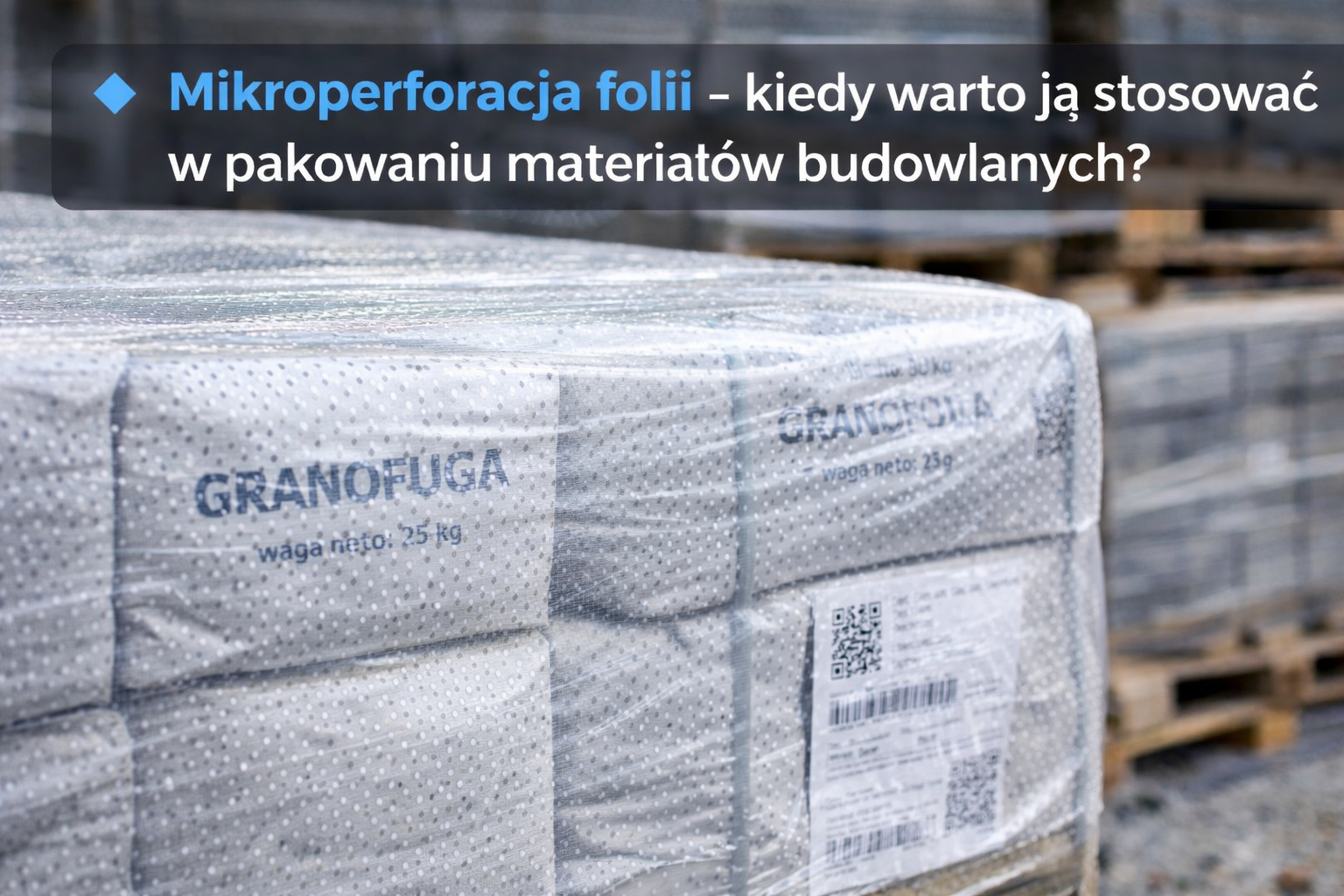 Mikroperforowana folia LDPE do pakowania materiałów budowlanych jest często stosowana przy zabezpieczaniu produktów takich jak granofuga, zaprawy, materiały sypkie oraz worki budowlane na paletach. Dzięki technologii mikroperforacji folii opakowaniowej możliwa jest kontrolowana wentylacja opakowania, co ogranicza kondensację wilgoci i poprawia stabilność podczas transportu paletowego materiałów budowlanych. Nowoczesne opakowania foliowe dla branży budowlanej, takie jak folie mikroperforowane do pakowania worków z granofugą, zapewniają lepszą ochronę produktu, stabilność palety oraz bezpieczne magazynowanie i logistykę.